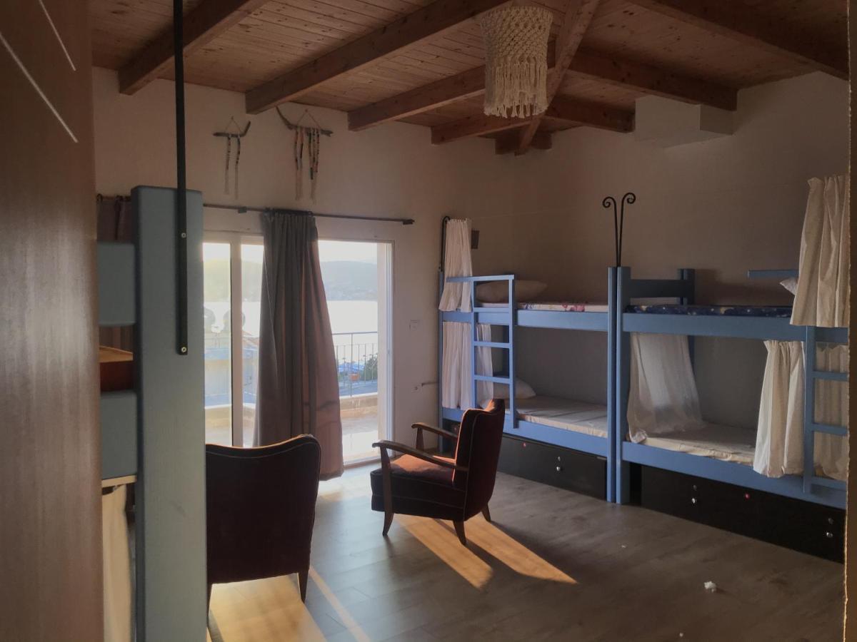 Sun Bakers Hostel Himare Esterno foto