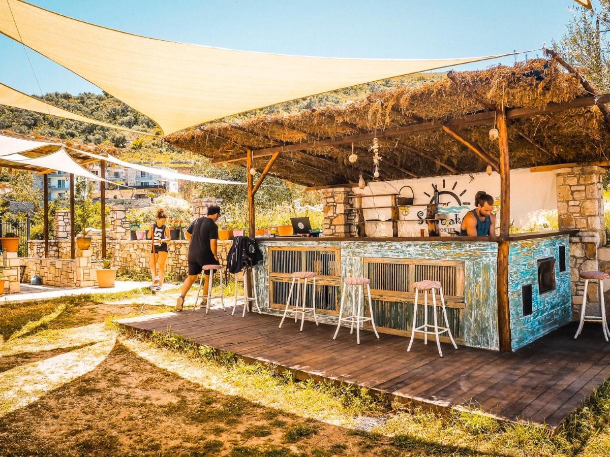 Sun Bakers Hostel Himare Esterno foto