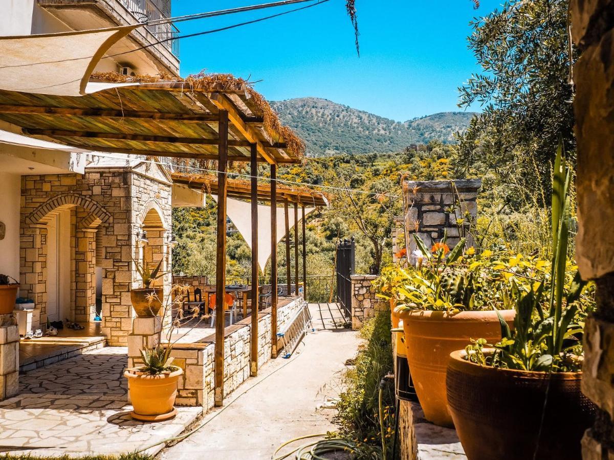 Sun Bakers Hostel Himare Esterno foto